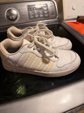 K-Swiss Kids White and Cream Lace-Up Sneakers